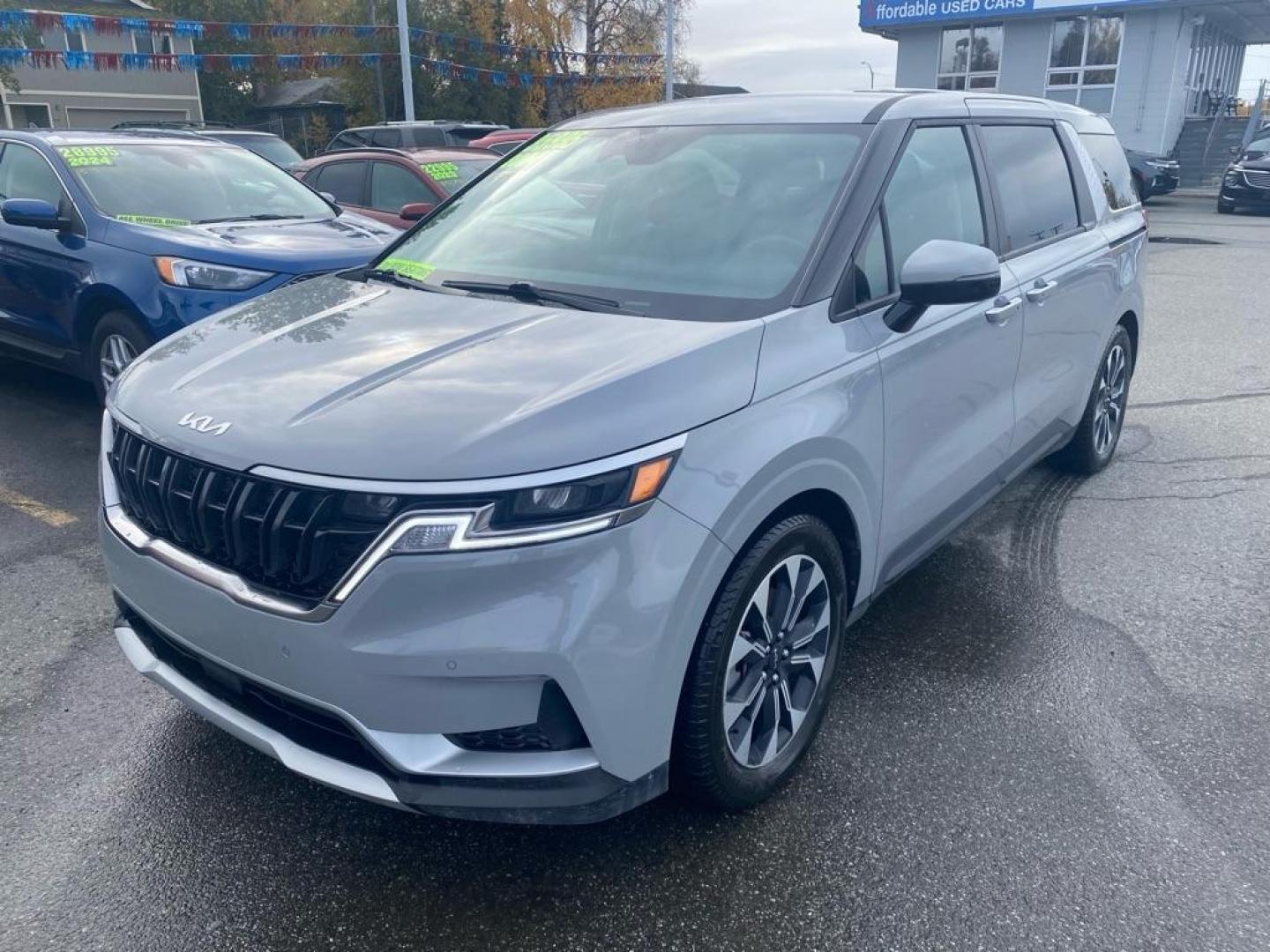2024 GRAY KIA CARNIVAL EX (KNDNC5H37R6) with an 3.5L engine, Automatic transmission, located at 929 East 8th Ave, Anchorage, AK, 99501, (907) 274-2277, 61.214783, -149.866074 - Photo#0