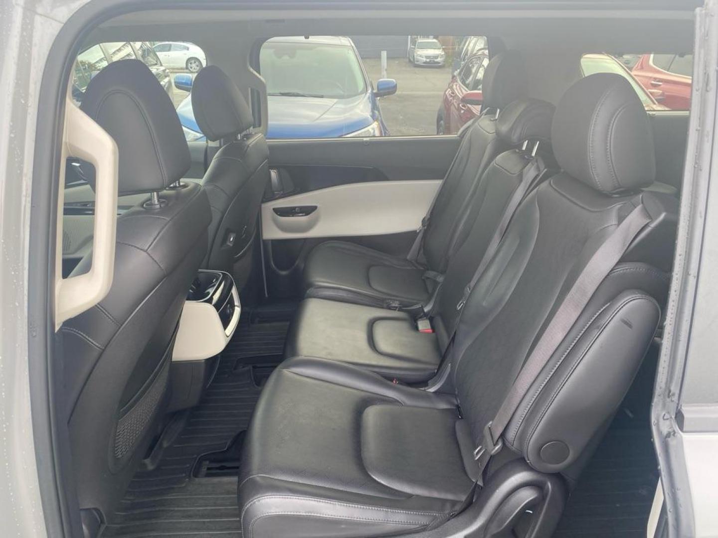 2024 GRAY KIA CARNIVAL EX (KNDNC5H37R6) with an 3.5L engine, Automatic transmission, located at 929 East 8th Ave, Anchorage, AK, 99501, (907) 274-2277, 61.214783, -149.866074 - Photo#3