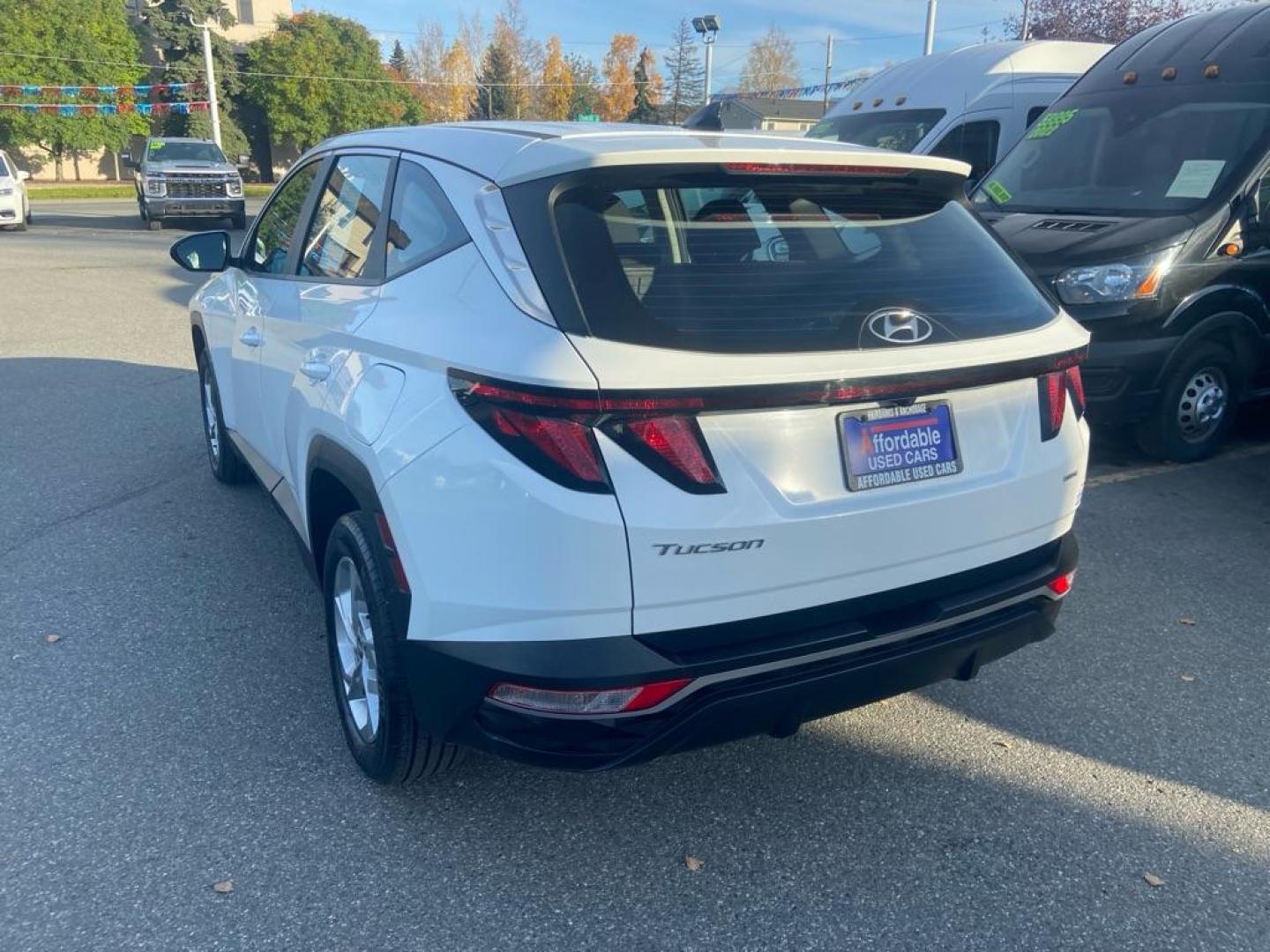 2022 WHITE HYUNDAI TUCSON SE (5NMJACAE7NH) with an 2.5L engine, Automatic transmission, located at 929 East 8th Ave, Anchorage, AK, 99501, (907) 274-2277, 61.214783, -149.866074 - Photo#2