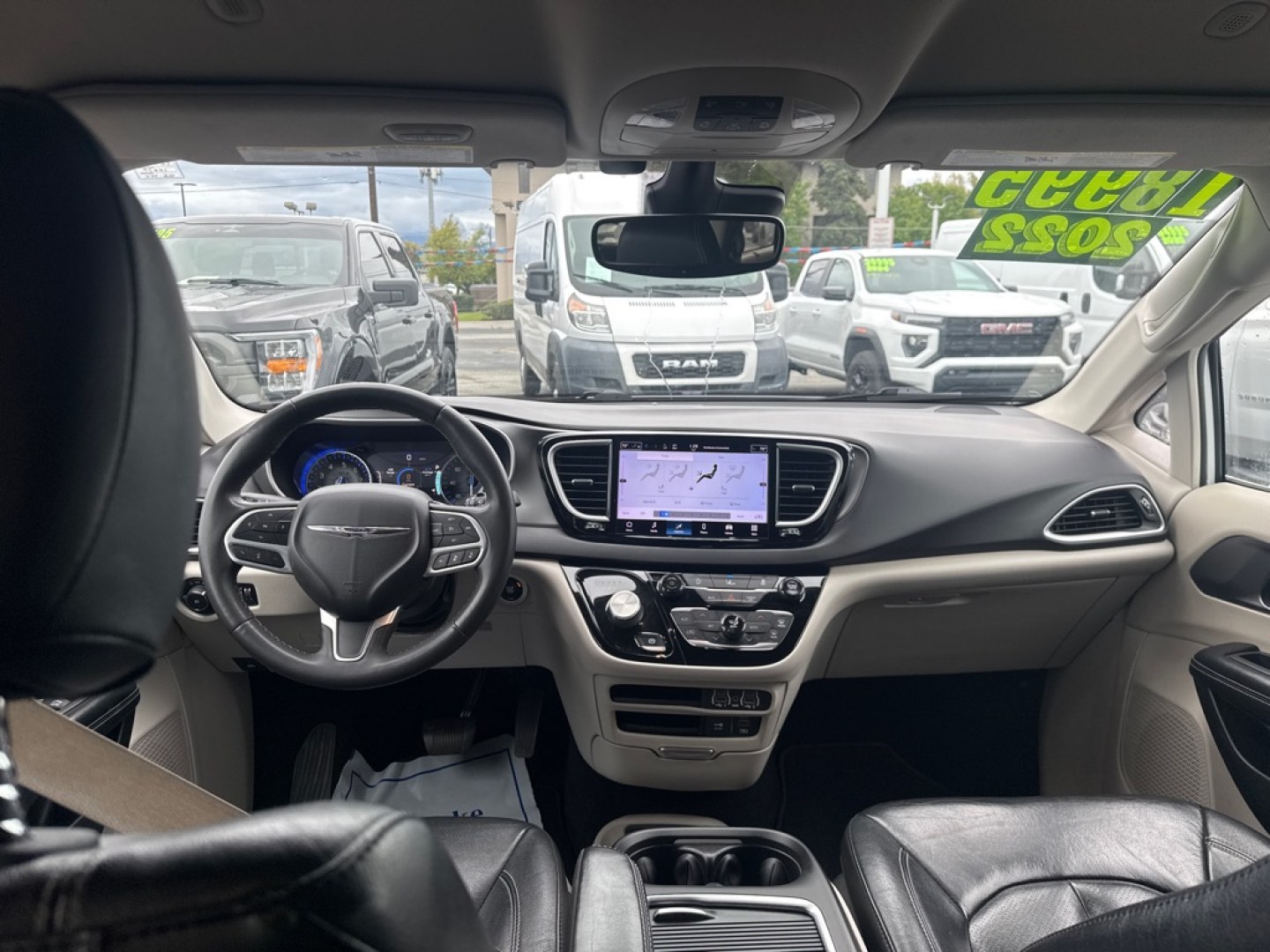2022 WHITE CHRYSLER PACIFICA TOURING L (2C4RC1BG1NR) with an 3.6L engine, Automatic transmission, located at 929 East 8th Ave, Anchorage, AK, 99501, (907) 274-2277, 61.214783, -149.866074- Photo#3