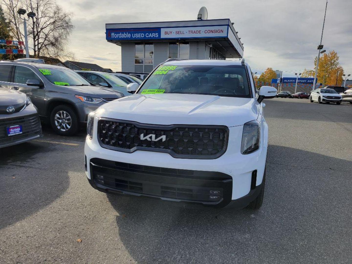 2024 WHITE KIA TELLURIDE SX (5XYP5DGCXRG) with an 3.8L engine, Automatic transmission, located at 929 East 8th Ave, Anchorage, AK, 99501, (907) 274-2277, 61.214783, -149.866074 - Photo#0