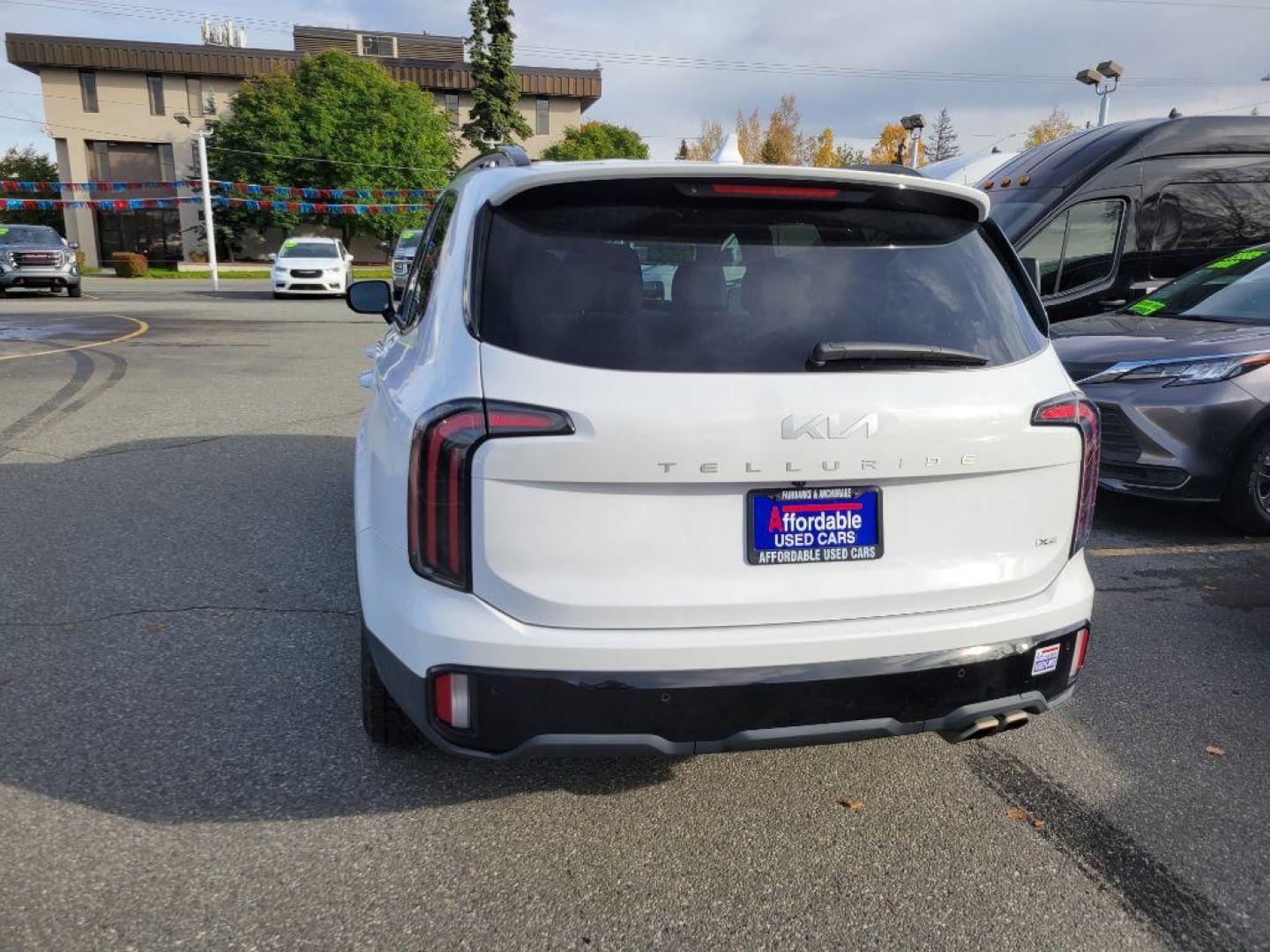 2024 WHITE KIA TELLURIDE SX (5XYP5DGCXRG) with an 3.8L engine, Automatic transmission, located at 929 East 8th Ave, Anchorage, AK, 99501, (907) 274-2277, 61.214783, -149.866074 - Photo#2