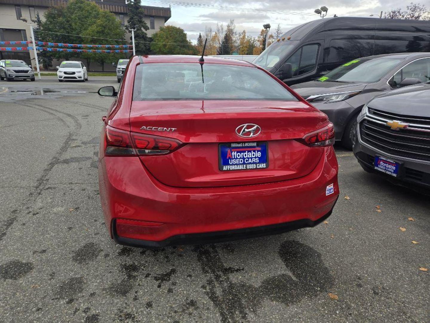 2021 RED HYUNDAI ACCENT SE SE (3KPC24A63ME) with an 1.6L engine, Automatic transmission, located at 929 East 8th Ave, Anchorage, AK, 99501, (907) 274-2277, 61.214783, -149.866074 - Photo#2