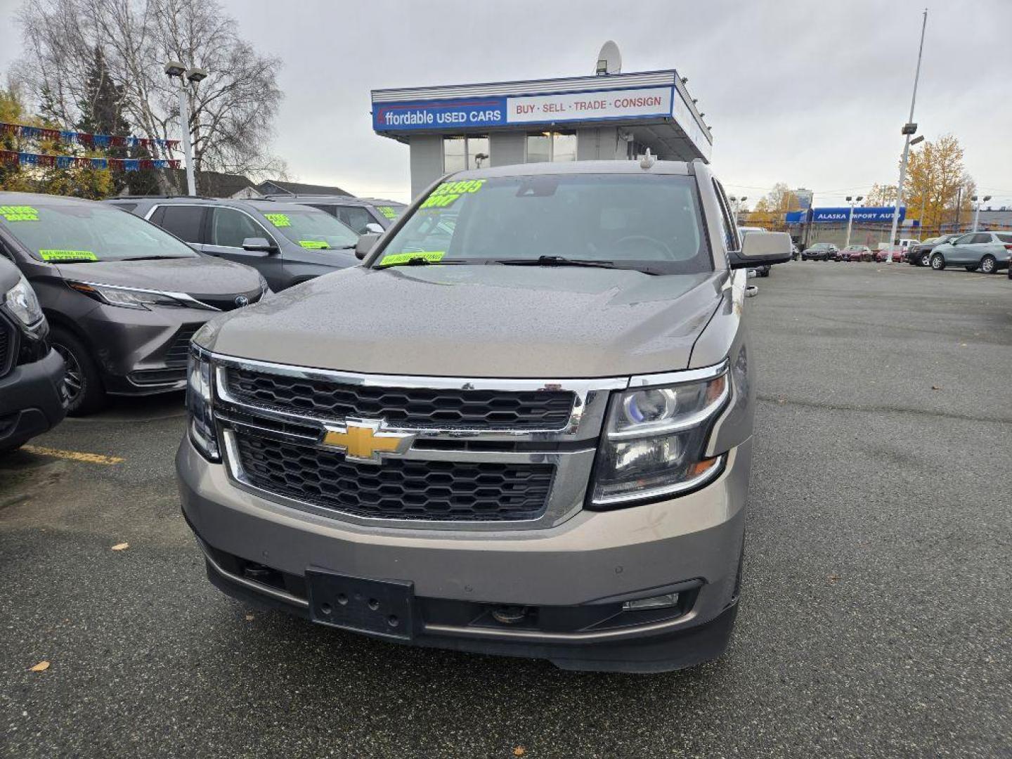 2017 GRAY CHEVROLET SUBURBAN 1500 LT (1GNSKHKC3HR) with an 5.3L engine, Automatic transmission, located at 929 East 8th Ave, Anchorage, AK, 99501, (907) 274-2277, 61.214783, -149.866074 - Photo#0