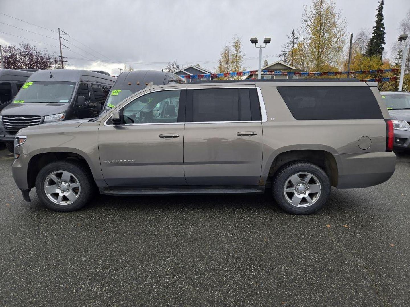 2017 GRAY CHEVROLET SUBURBAN 1500 LT (1GNSKHKC3HR) with an 5.3L engine, Automatic transmission, located at 929 East 8th Ave, Anchorage, AK, 99501, (907) 274-2277, 61.214783, -149.866074 - Photo#1