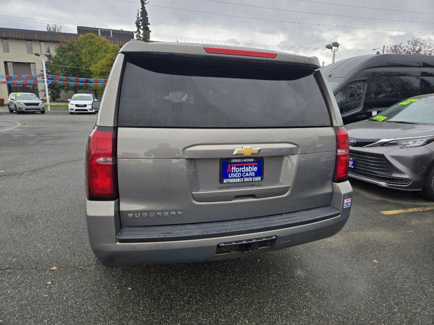 2017 GRAY CHEVROLET SUBURBAN 1500 LT (1GNSKHKC3HR) with an 5.3L engine, Automatic transmission, located at 929 East 8th Ave, Anchorage, AK, 99501, (907) 274-2277, 61.214783, -149.866074 - Photo#2