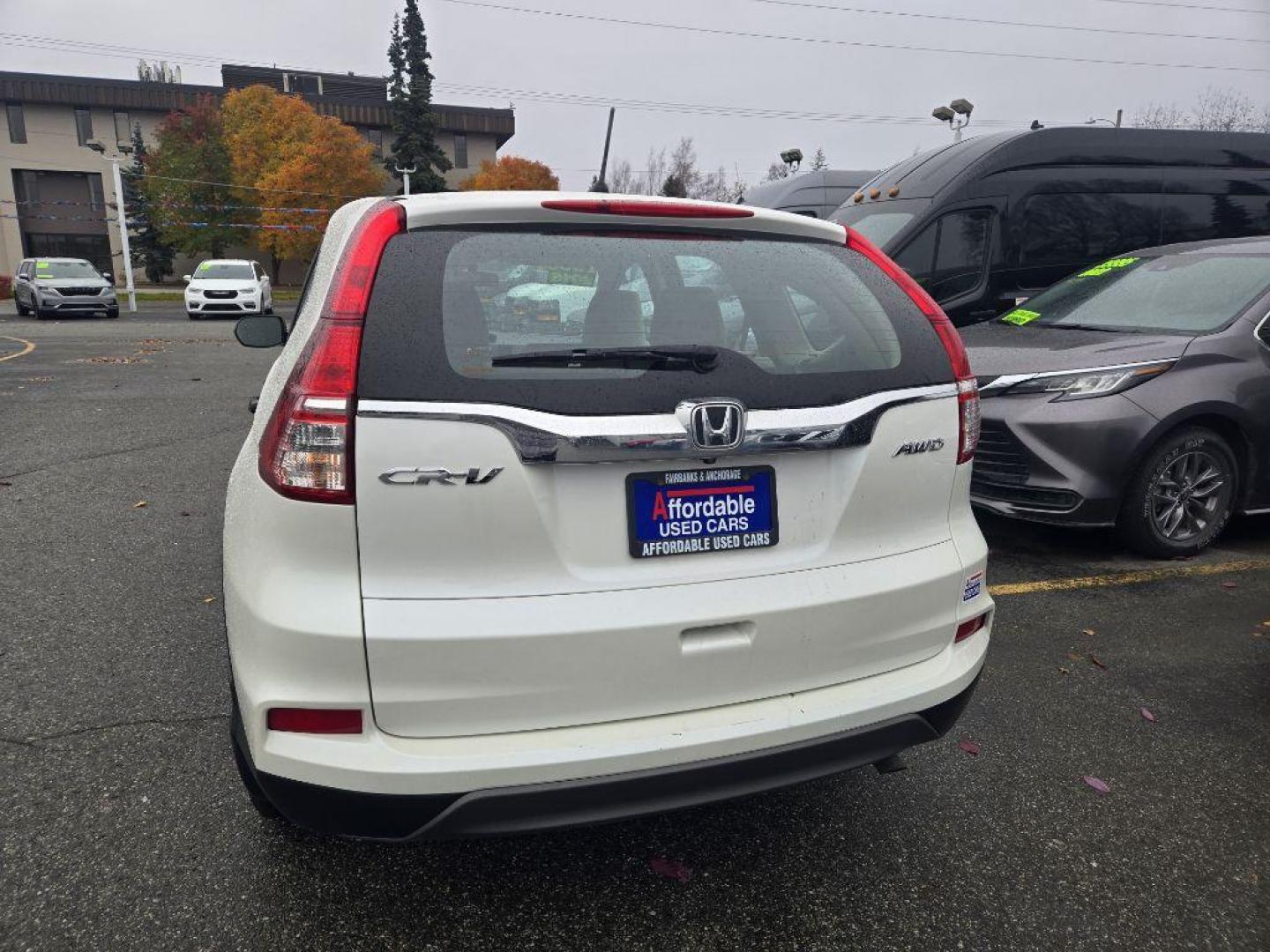 2016 WHITE HONDA CR-V LX (5J6RM4H35GL) with an 2.4L engine, Continuously Variable transmission, located at 929 East 8th Ave, Anchorage, AK, 99501, (907) 274-2277, 61.214783, -149.866074 - Photo#2