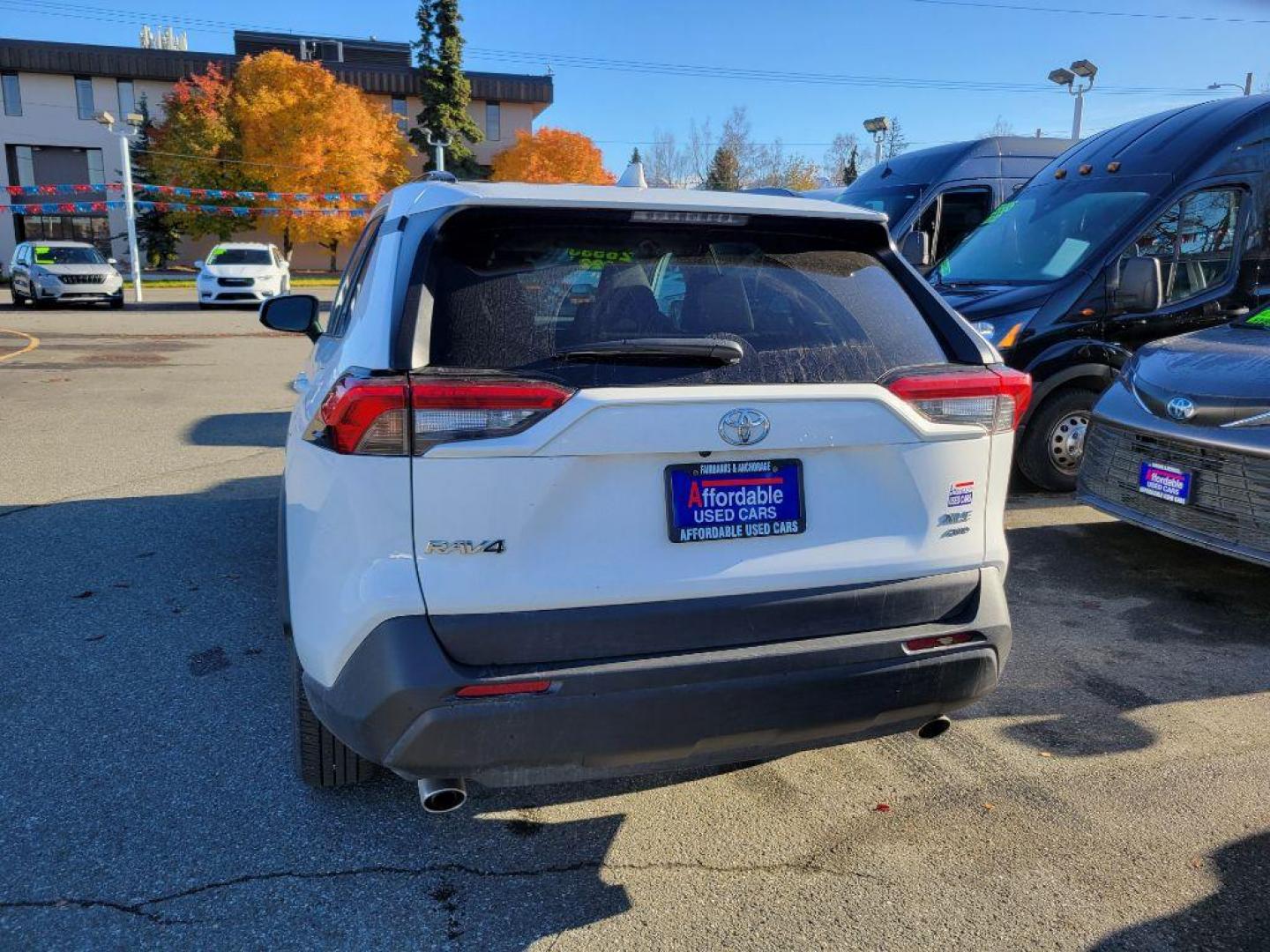 2022 WHITE TOYOTA RAV4 XLE XLE (2T3P1RFV0NW) with an 2.5L engine, Automatic transmission, located at 929 East 8th Ave, Anchorage, AK, 99501, (907) 274-2277, 61.214783, -149.866074 - Photo#2