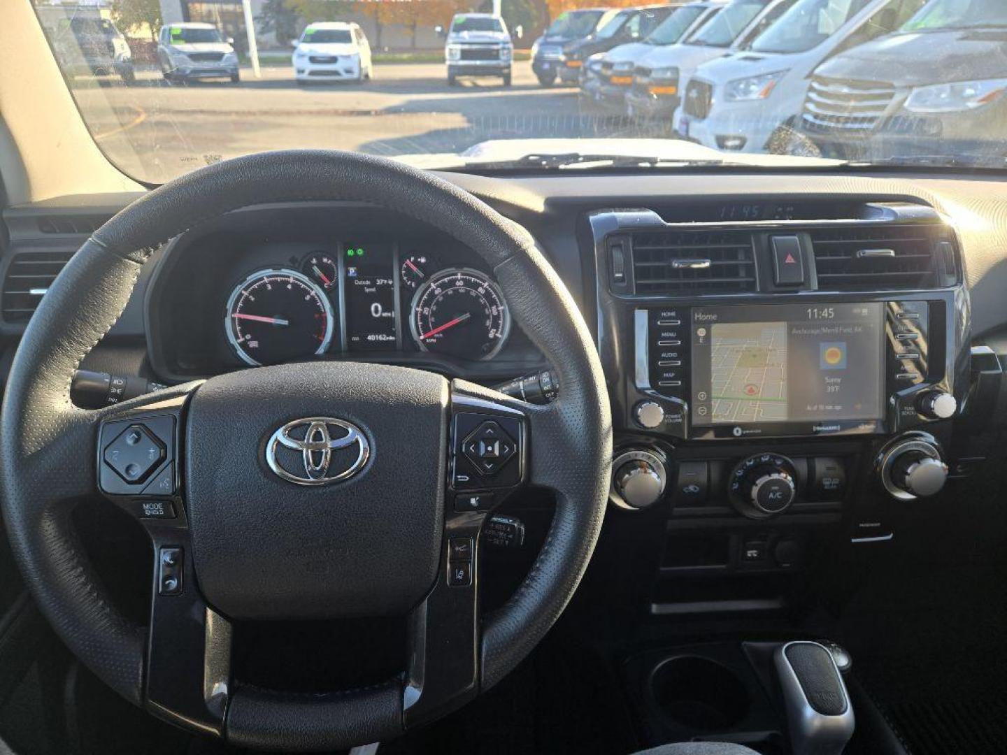 2022 WHITE TOYOTA 4RUNNER TRD SR5 PREMIUM (JTERU5JR9N6) with an 4.0L engine, Automatic transmission, located at 929 East 8th Ave, Anchorage, AK, 99501, (907) 274-2277, 61.214783, -149.866074 - Photo#4