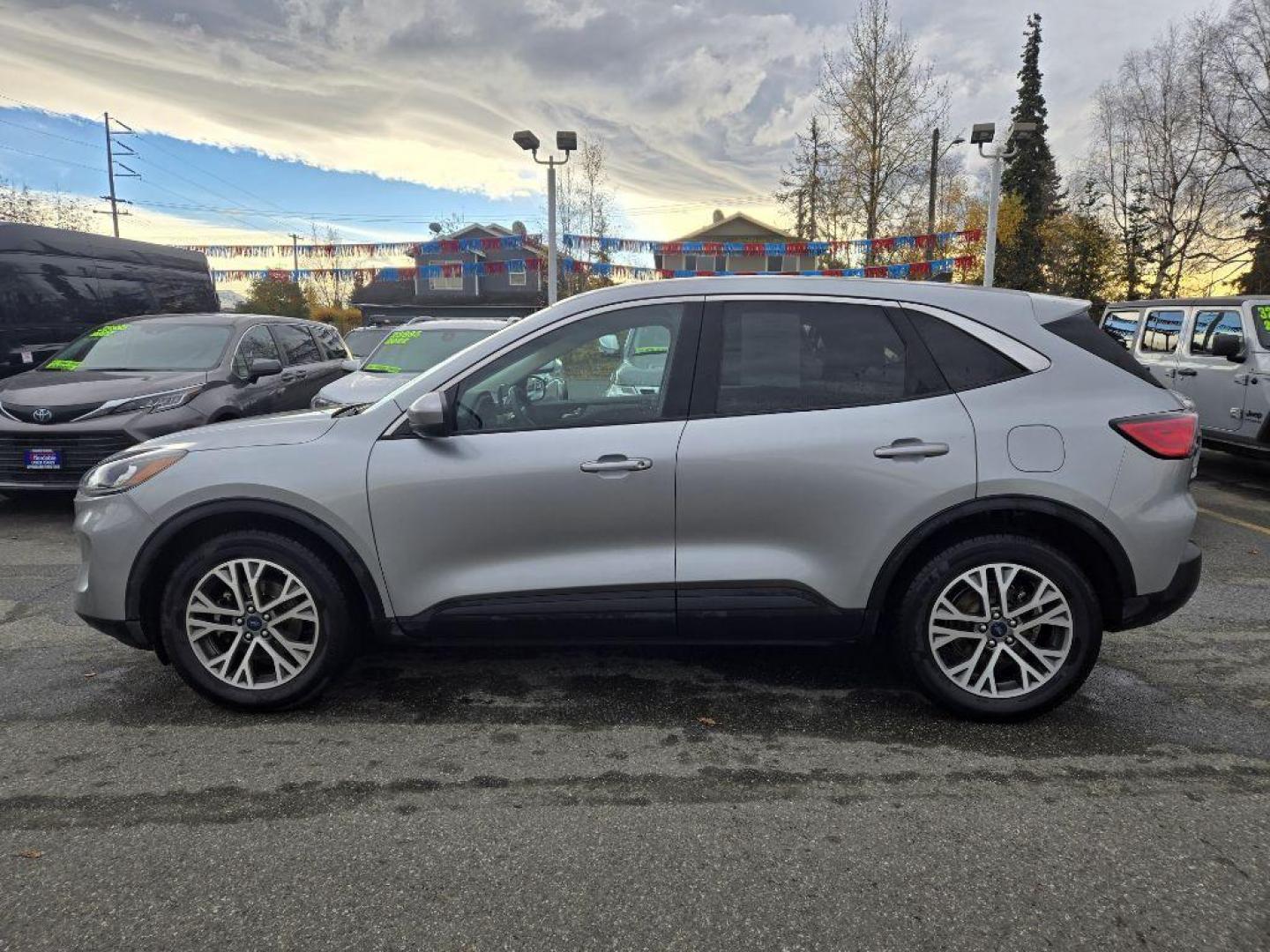 2022 SILVER FORD ESCAPE SEL SEL (1FMCU9H63NU) with an 1.5L engine, Automatic transmission, located at 929 East 8th Ave, Anchorage, AK, 99501, (907) 274-2277, 61.214783, -149.866074 - Photo#1