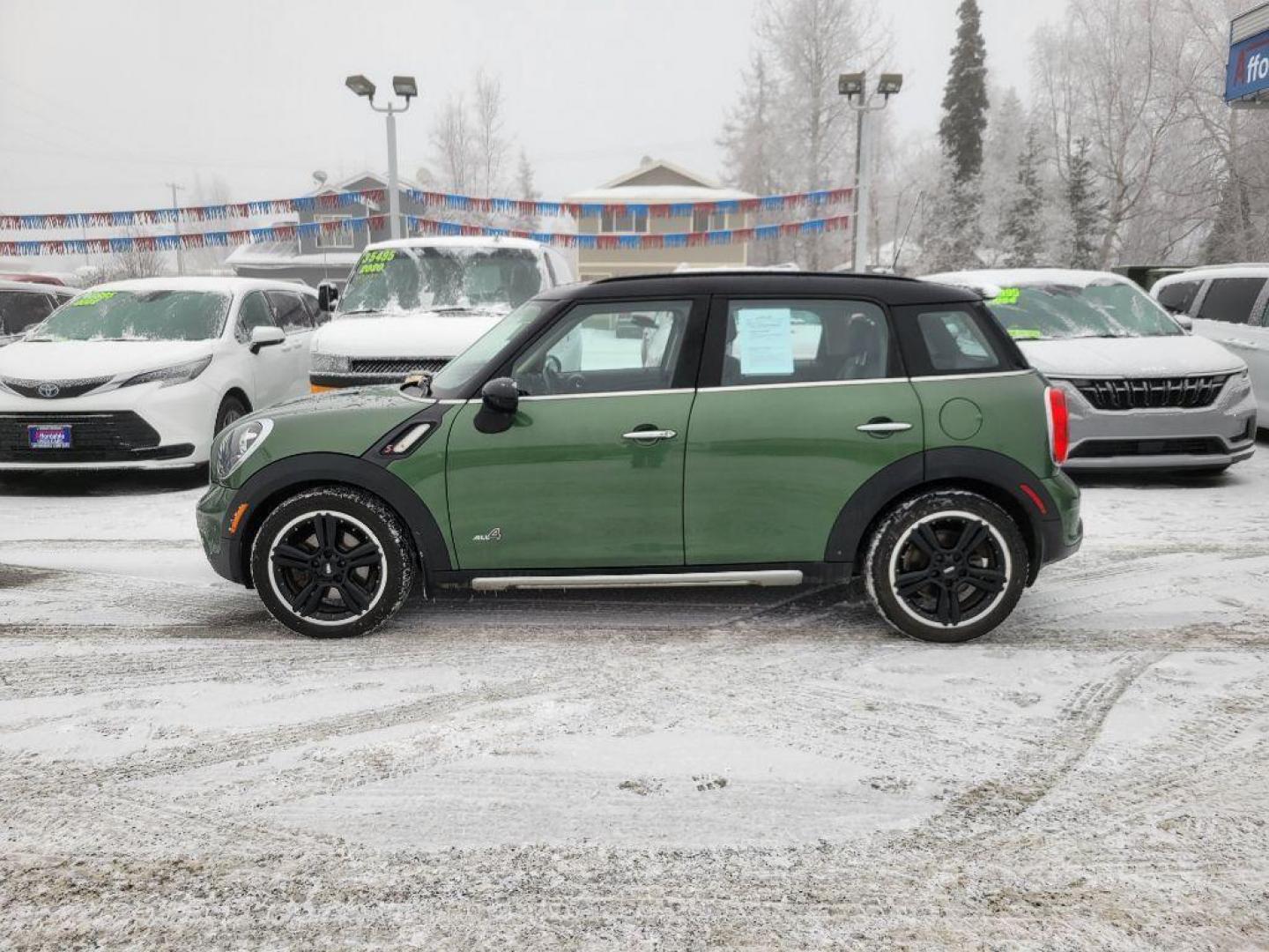 2015 GREEN MINI COOPER S COUNTRYMAN (WMWZC5C51FW) with an 1.6L engine, Automatic transmission, located at 929 East 8th Ave, Anchorage, AK, 99501, (907) 274-2277, 61.214783, -149.866074 - Photo#0