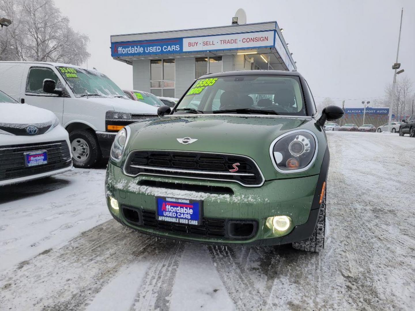 2015 GREEN MINI COOPER S COUNTRYMAN (WMWZC5C51FW) with an 1.6L engine, Automatic transmission, located at 929 East 8th Ave, Anchorage, AK, 99501, (907) 274-2277, 61.214783, -149.866074 - Photo#4