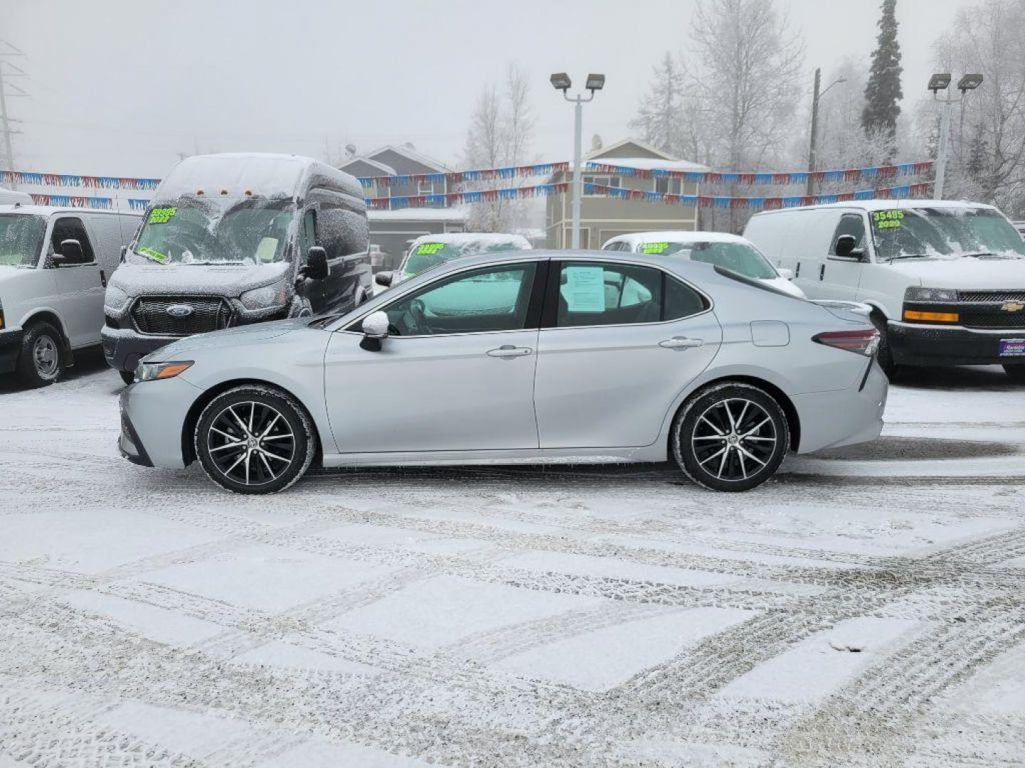 2022 TOYOTA CAMRY SE SE (4T1G11AK6NU) with an 2.5L engine, Automatic transmission, located at 929 East 8th Ave, Anchorage, AK, 99501, (907) 274-2277, 61.214783, -149.866074 - Photo#1