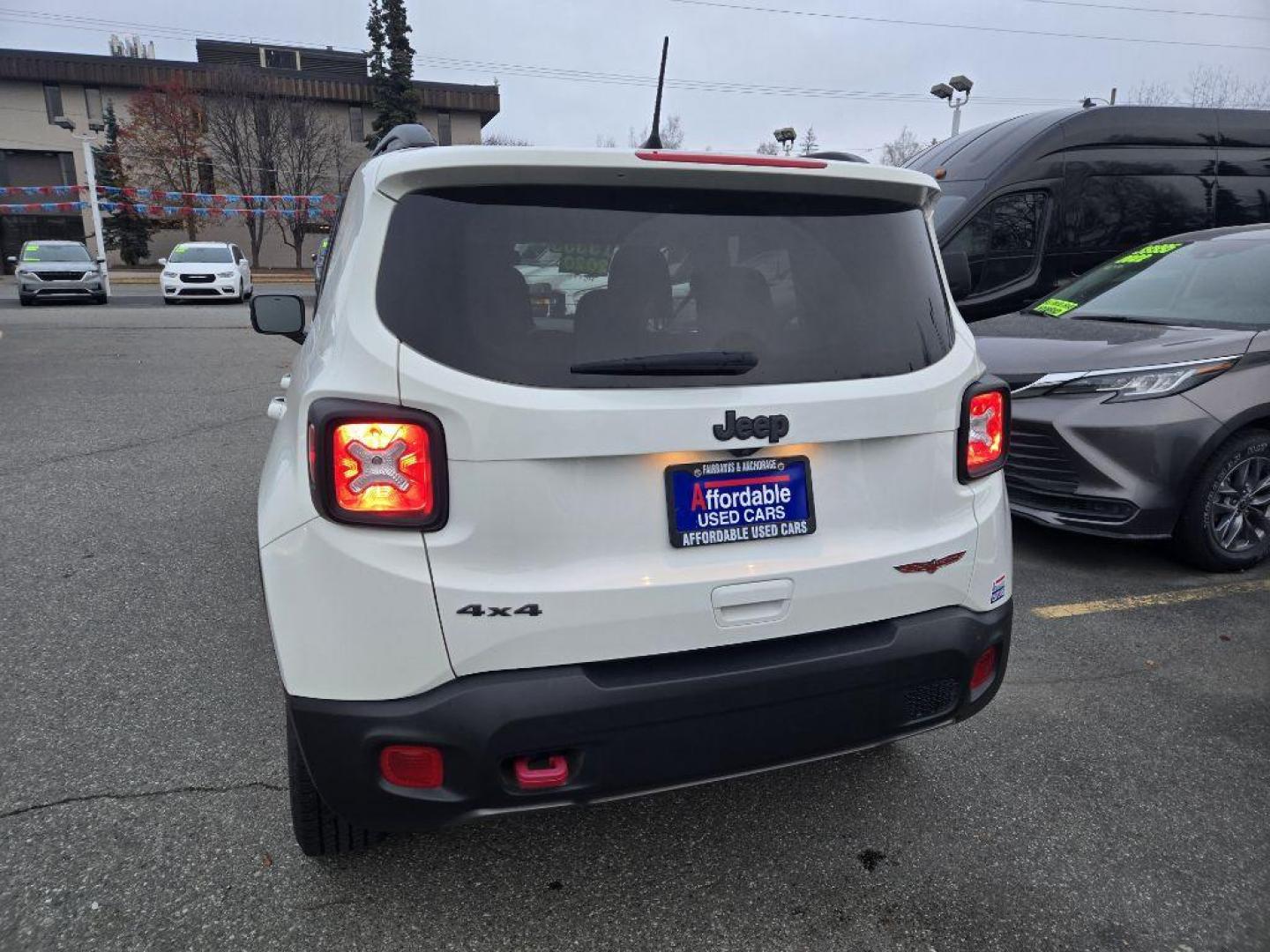 2020 WHITE JEEP RENEGADE TRAILHAWK (ZACNJBC19LP) with an 1.3L engine, Automatic transmission, located at 929 East 8th Ave, Anchorage, AK, 99501, (907) 274-2277, 61.214783, -149.866074 - Photo#2