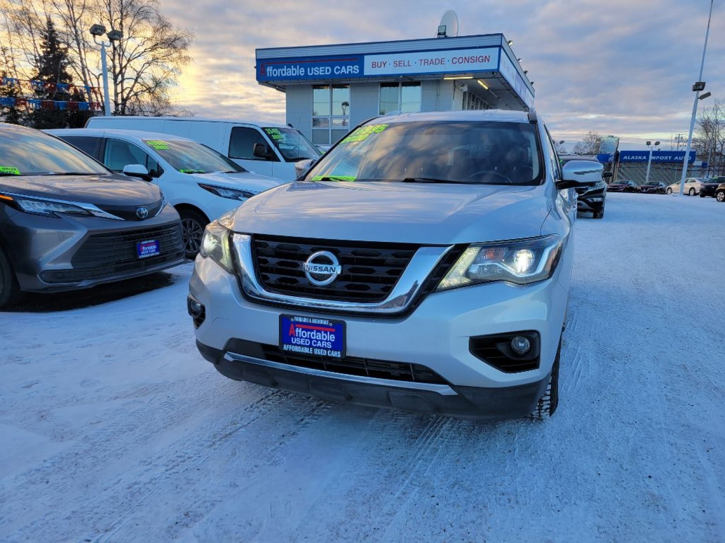 2020 SILVER NISSAN PATHFINDER SL (5N1DR2CN3LC) with an 3.5L engine, Continuously Variable transmission, located at 929 East 8th Ave, Anchorage, AK, 99501, (907) 274-2277, 61.214783, -149.866074- Photo#0