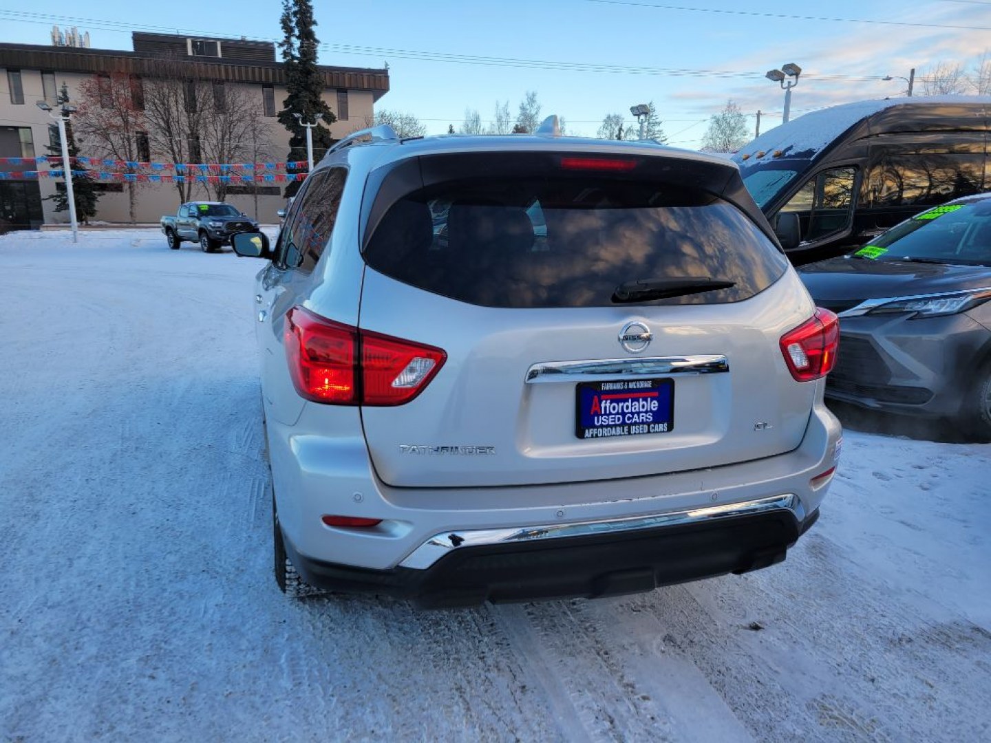 2020 SILVER NISSAN PATHFINDER SL (5N1DR2CN3LC) with an 3.5L engine, Continuously Variable transmission, located at 929 East 8th Ave, Anchorage, AK, 99501, (907) 274-2277, 61.214783, -149.866074- Photo#2