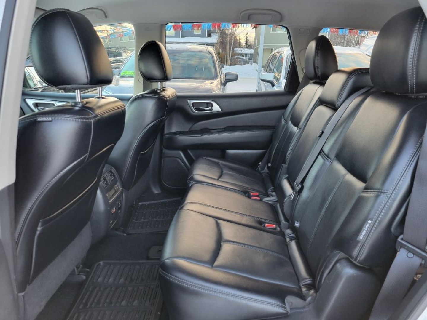 2020 SILVER NISSAN PATHFINDER SL (5N1DR2CN3LC) with an 3.5L engine, Continuously Variable transmission, located at 929 East 8th Ave, Anchorage, AK, 99501, (907) 274-2277, 61.214783, -149.866074- Photo#3
