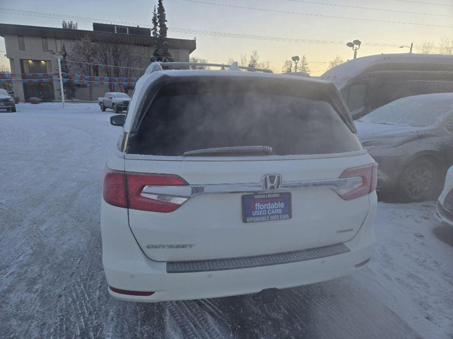 2019 WHITE HONDA ODYSSEY TOURING (5FNRL6H8XKB) with an 3.5L engine, Automatic transmission, located at 929 East 8th Ave, Anchorage, AK, 99501, (907) 274-2277, 61.214783, -149.866074 - Photo#2