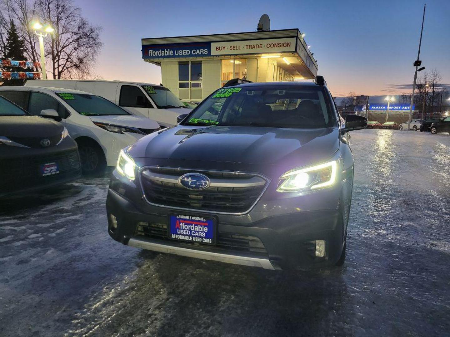 2020 GRAY SUBARU OUTBACK LIMITED (4S4BTALC9L3) with an 2.5L engine, Continuously Variable transmission, located at 929 East 8th Ave, Anchorage, AK, 99501, (907) 274-2277, 61.214783, -149.866074 - Photo#0