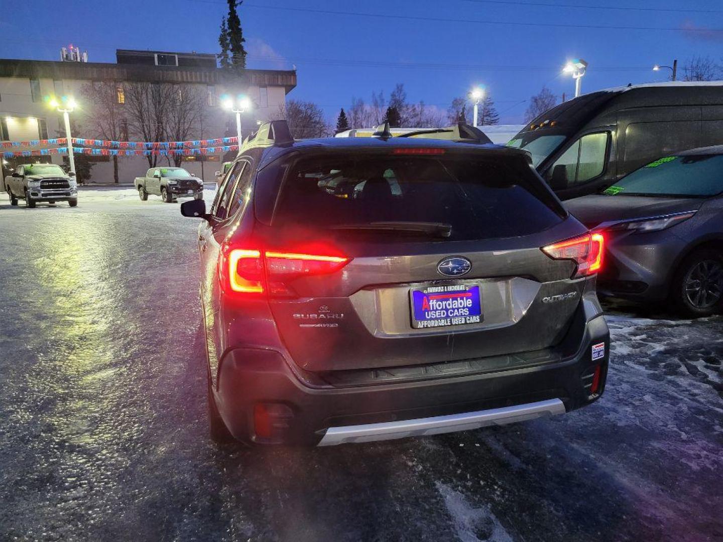 2020 GRAY SUBARU OUTBACK LIMITED (4S4BTALC9L3) with an 2.5L engine, Continuously Variable transmission, located at 929 East 8th Ave, Anchorage, AK, 99501, (907) 274-2277, 61.214783, -149.866074 - Photo#2