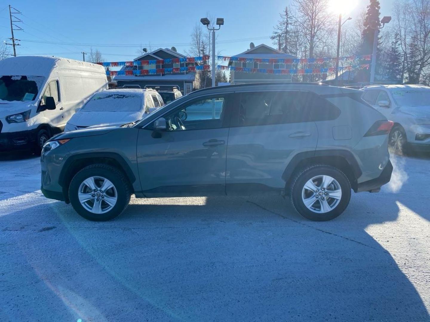 2021 BLUE TOYOTA RAV4 XLE (2T3P1RFV9MW) with an 2.5L engine, Automatic transmission, located at 929 East 8th Ave, Anchorage, AK, 99501, (907) 274-2277, 61.214783, -149.866074 - Photo#1