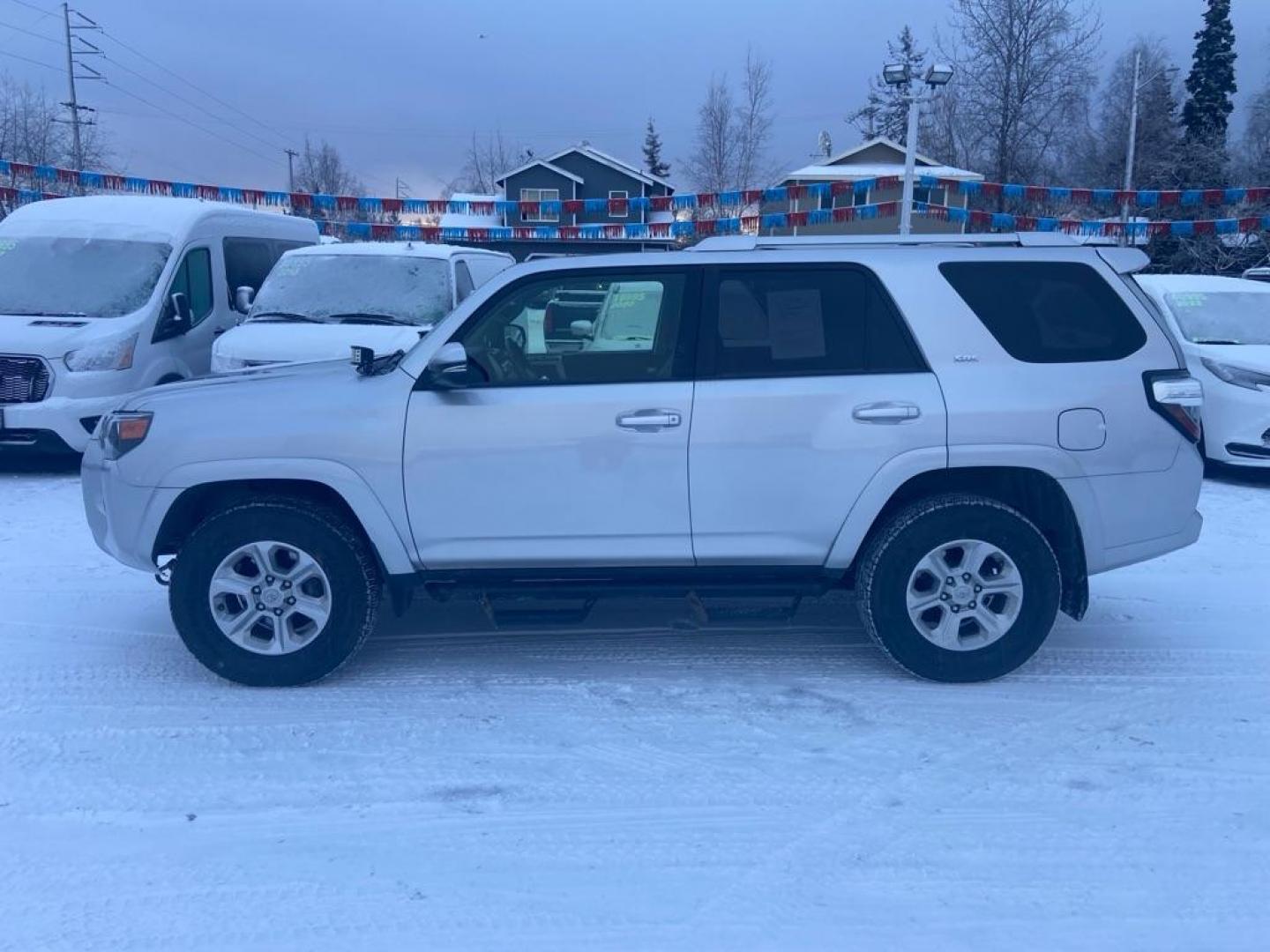 2018 SILVER TOYOTA 4RUNNER SR5/SR5 PREMIUM (JTEBU5JRXJ5) with an 4.0L engine, Automatic transmission, located at 929 East 8th Ave, Anchorage, AK, 99501, (907) 274-2277, 61.214783, -149.866074 - Photo#1