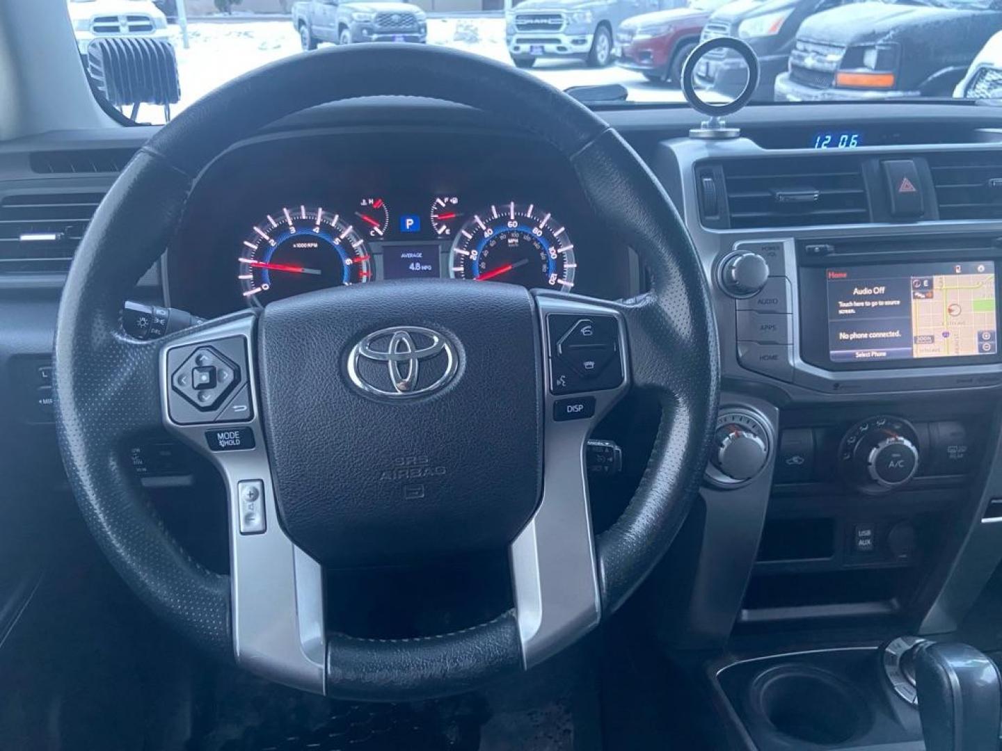 2018 SILVER TOYOTA 4RUNNER SR5/SR5 PREMIUM (JTEBU5JRXJ5) with an 4.0L engine, Automatic transmission, located at 929 East 8th Ave, Anchorage, AK, 99501, (907) 274-2277, 61.214783, -149.866074 - Photo#4