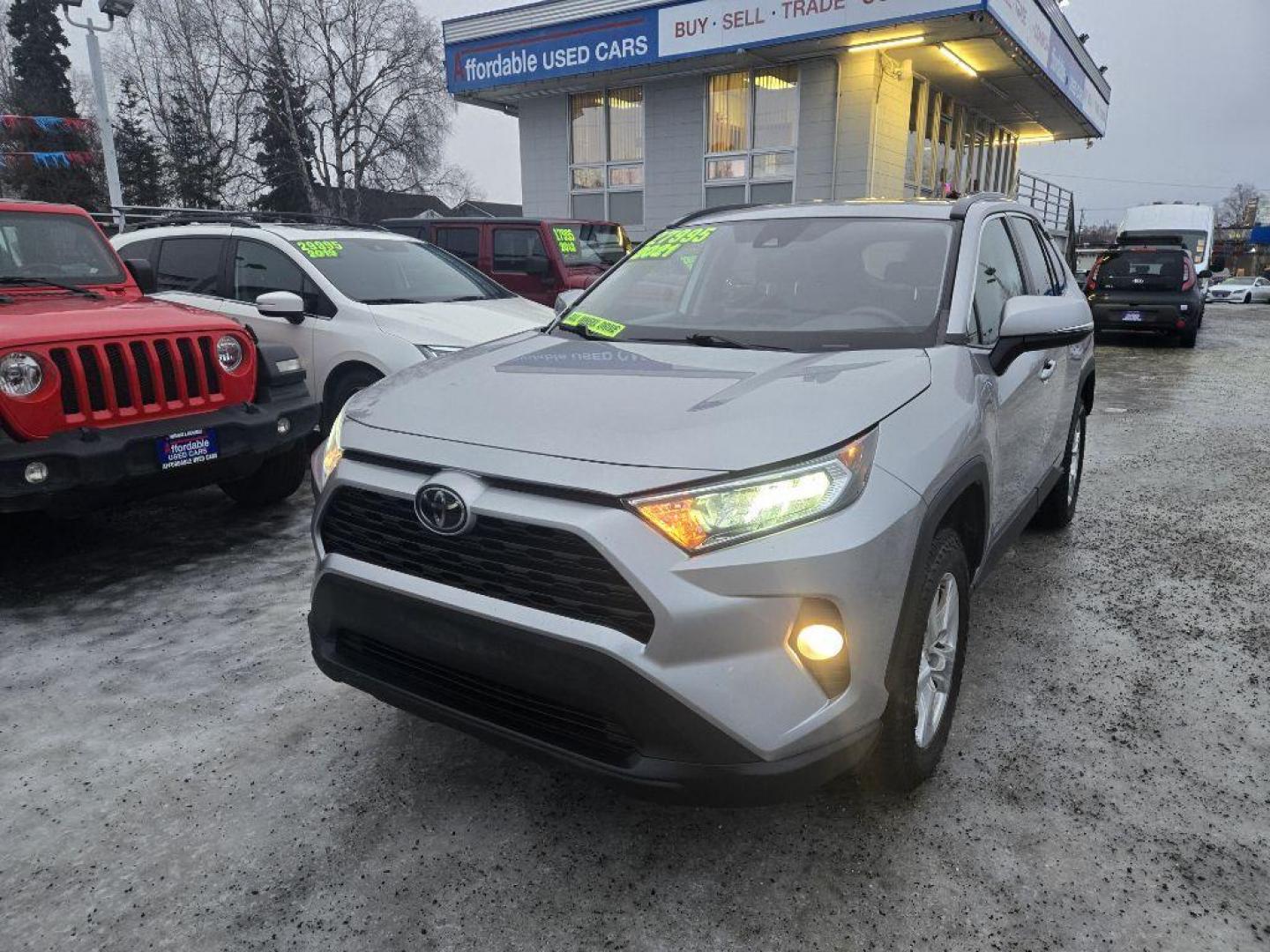 2021 SILVER TOYOTA RAV4 XLE (2T3P1RFVXMC) with an 2.5L engine, Automatic transmission, located at 929 East 8th Ave, Anchorage, AK, 99501, (907) 274-2277, 61.214783, -149.866074 - Photo#0