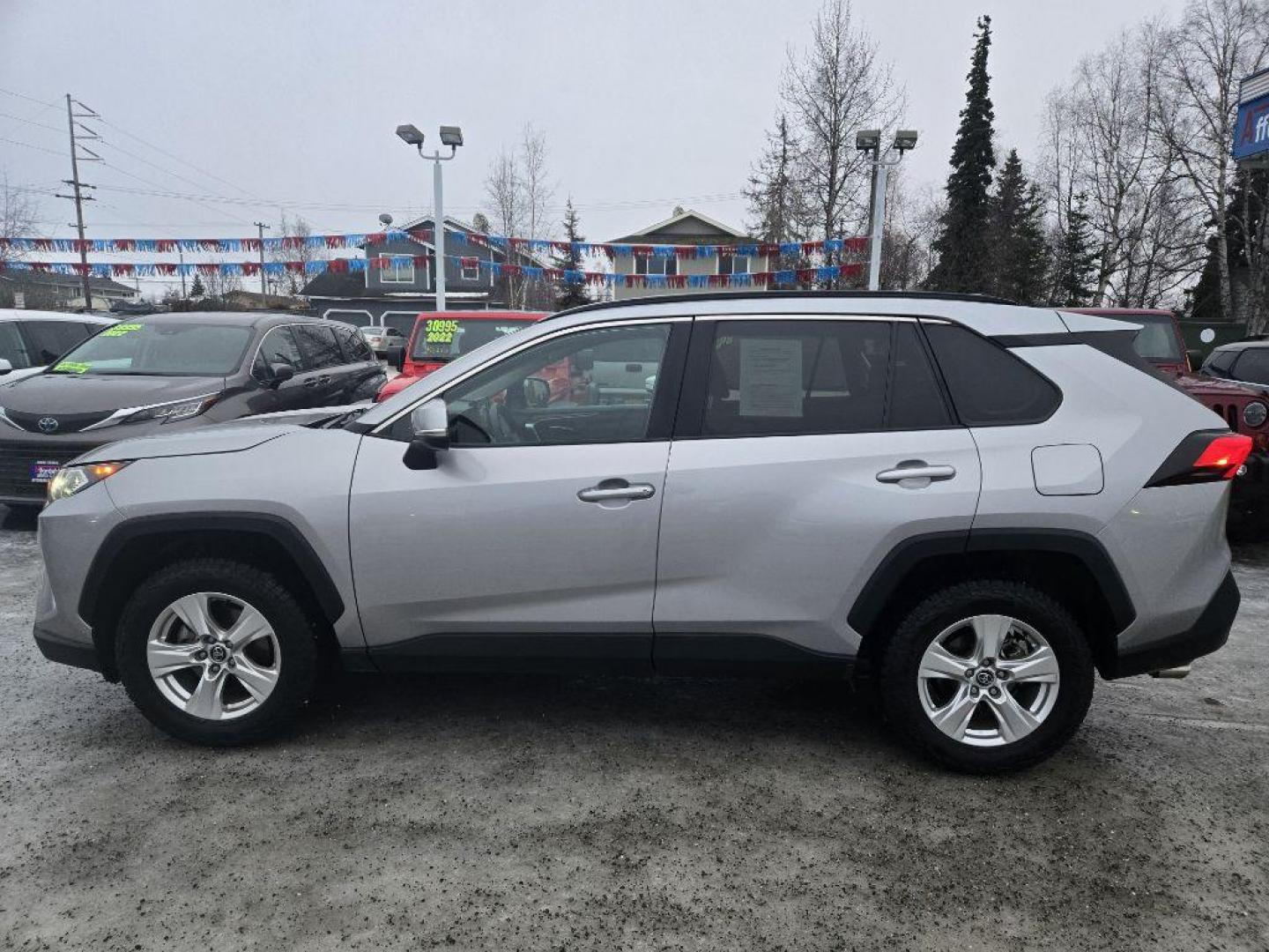 2021 SILVER TOYOTA RAV4 XLE (2T3P1RFVXMC) with an 2.5L engine, Automatic transmission, located at 929 East 8th Ave, Anchorage, AK, 99501, (907) 274-2277, 61.214783, -149.866074 - Photo#1