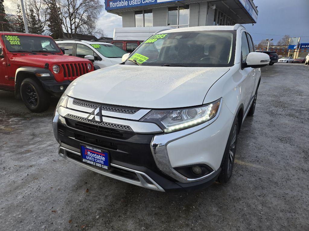 photo of 2020 MITSUBISHI OUTLANDER SE