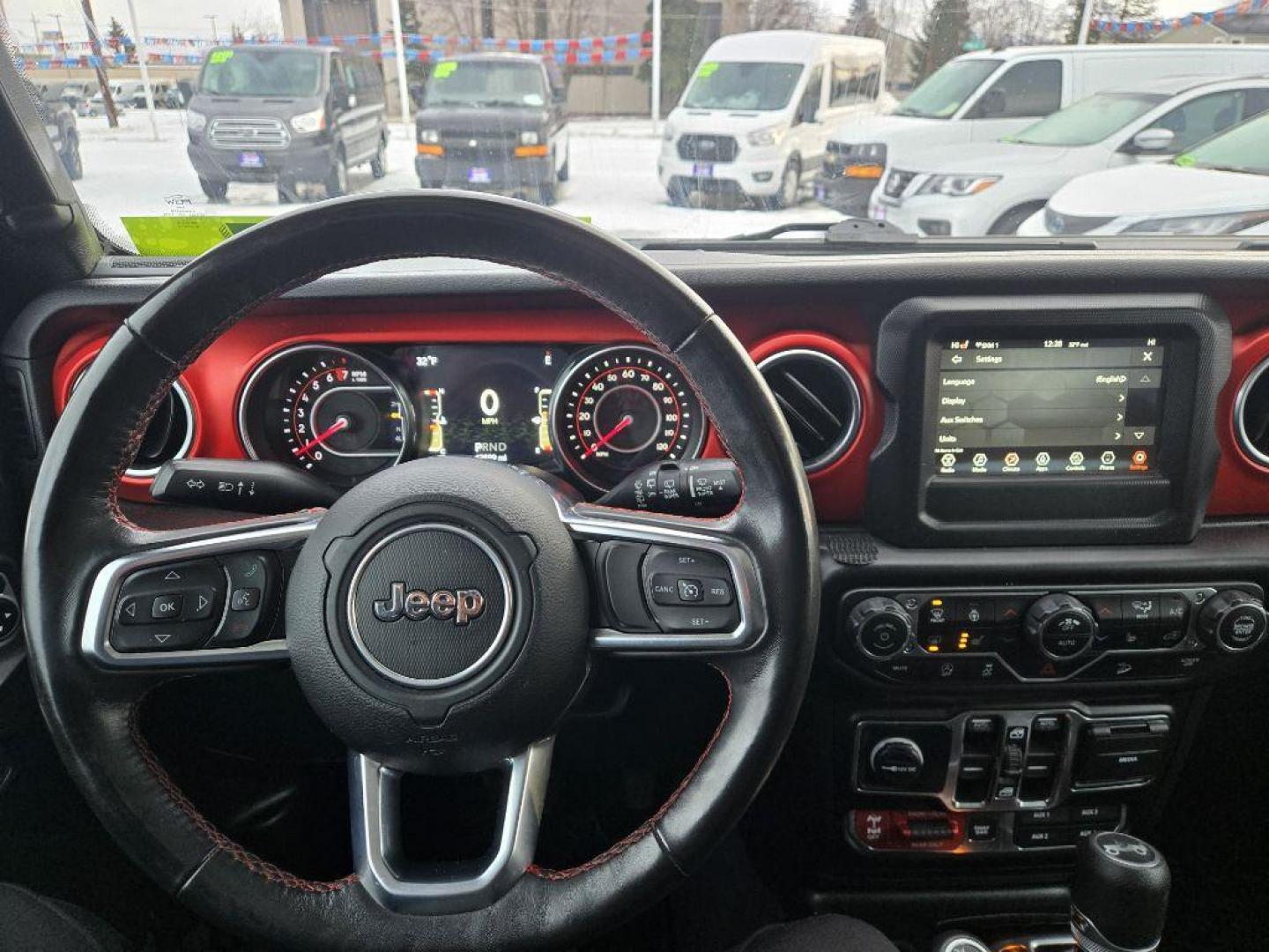 2019 GRAY JEEP WRANGLER UNLIMI RUBICON (1C4HJXFG6KW) with an 3.6L engine, Automatic transmission, located at 929 East 8th Ave, Anchorage, AK, 99501, (907) 274-2277, 61.214783, -149.866074 - Photo#4