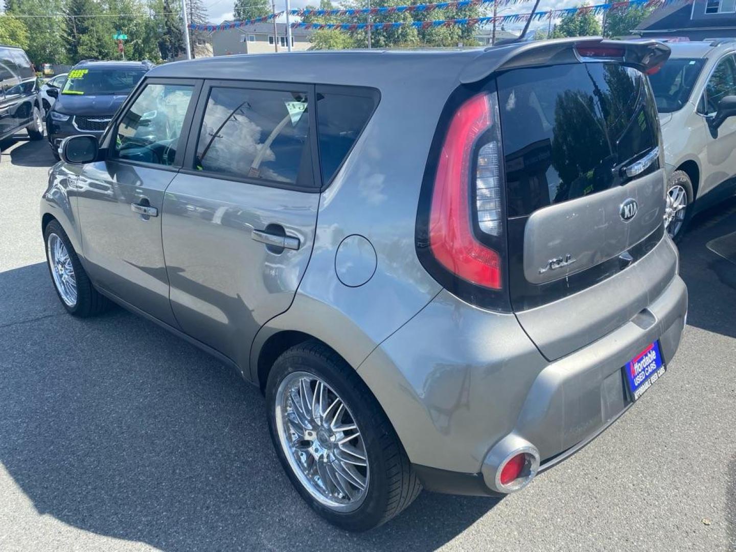 2016 GRAY KIA SOUL ! (KNDJX3A59G7) , Automatic transmission, located at 929 East 8th Ave, Anchorage, AK, 99501, (907) 274-2277, 61.214783, -149.866074 - Photo#2