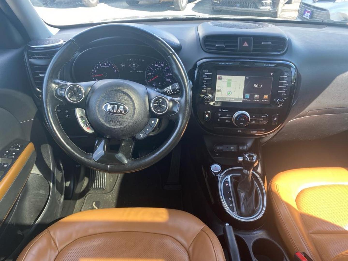 2016 GRAY KIA SOUL ! (KNDJX3A59G7) , Automatic transmission, located at 929 East 8th Ave, Anchorage, AK, 99501, (907) 274-2277, 61.214783, -149.866074 - Photo#4