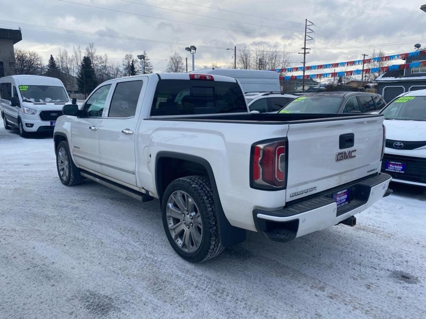 2018 WHITE GMC SIERRA 1500 DENALI (3GTU2PEJ3JG) with an 6.2L engine, Automatic transmission, located at 929 East 8th Ave, Anchorage, AK, 99501, (907) 274-2277, 61.214783, -149.866074 - Photo#2