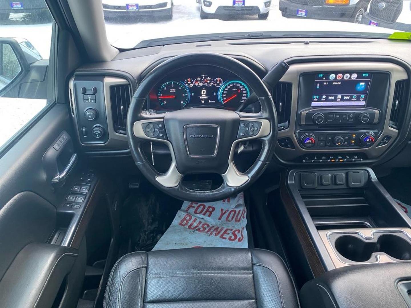 2018 WHITE GMC SIERRA 1500 DENALI (3GTU2PEJ3JG) with an 6.2L engine, Automatic transmission, located at 929 East 8th Ave, Anchorage, AK, 99501, (907) 274-2277, 61.214783, -149.866074 - Photo#4