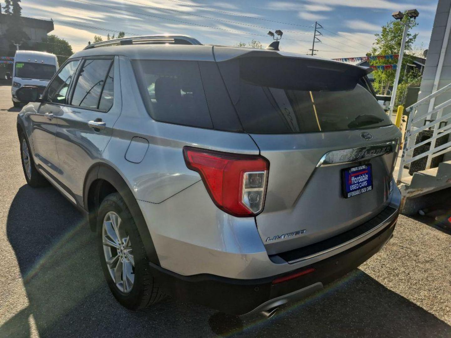 2022 SILVER FORD EXPLORER LIMITED (1FMSK8FH0NG) with an 2.3L engine, Automatic transmission, located at 929 East 8th Ave, Anchorage, AK, 99501, (907) 274-2277, 61.214783, -149.866074 - Photo#2