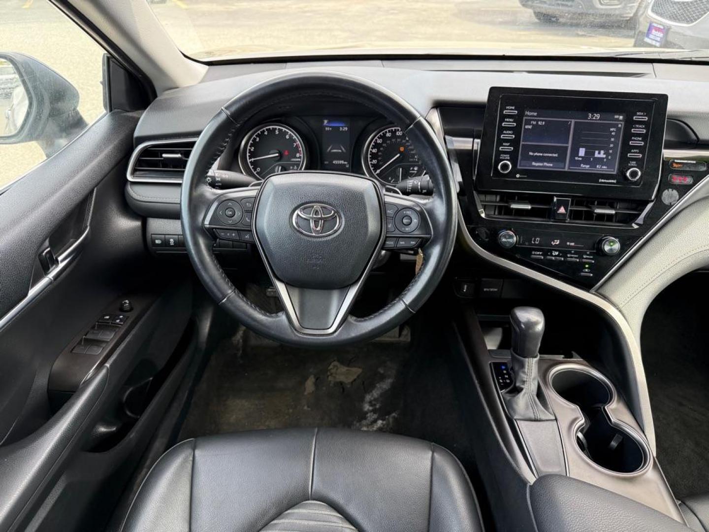 2021 GRAY TOYOTA CAMRY SE SE (4T1G11AK0MU) with an 2.5L engine, Automatic transmission, located at 929 East 8th Ave, Anchorage, AK, 99501, (907) 274-2277, 61.214783, -149.866074 - Photo#4