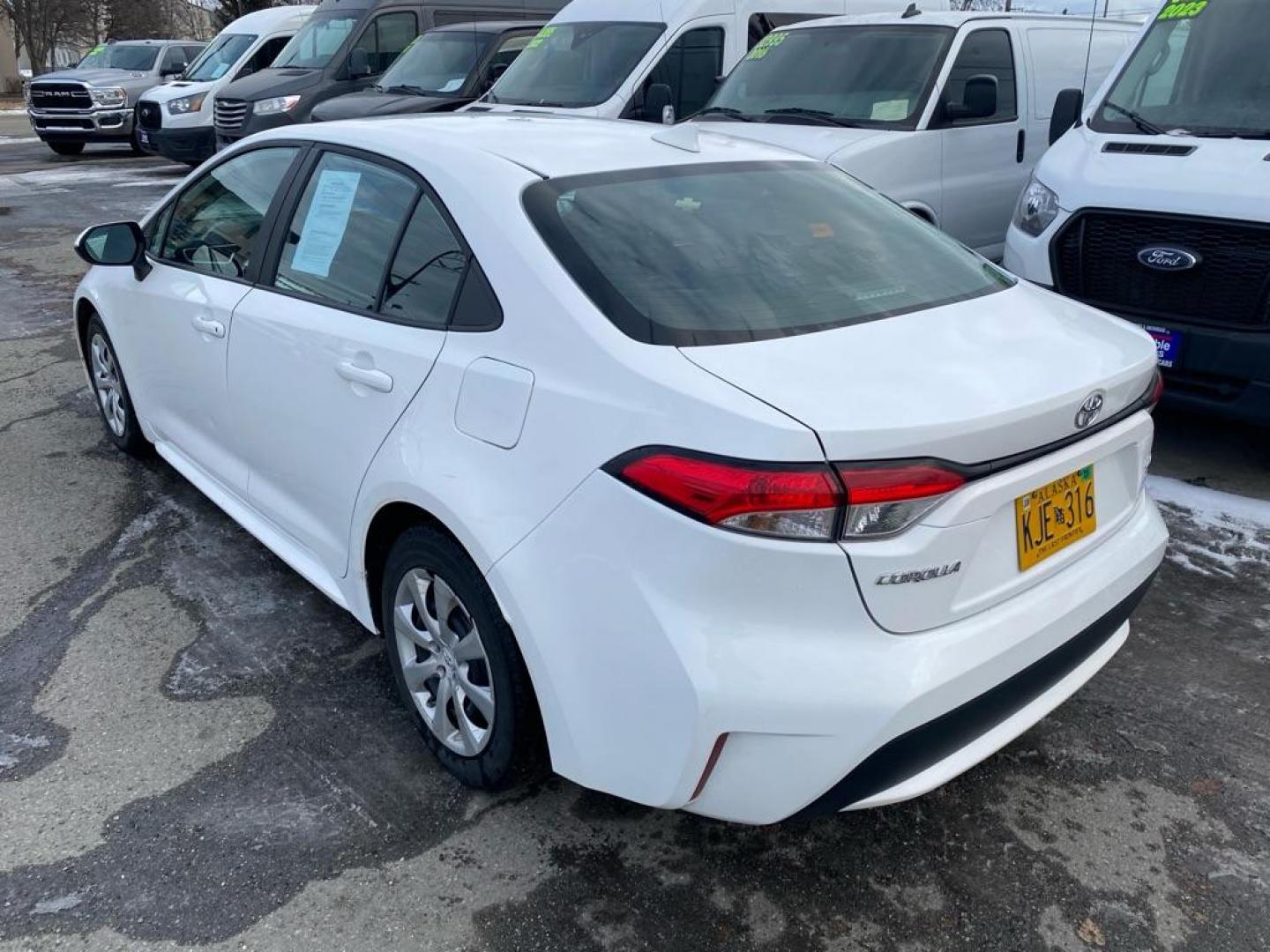 2022 WHITE TOYOTA COROLLA LE LE (5YFEPMAE8NP) with an 1.8L engine, Continuously Variable transmission, located at 929 East 8th Ave, Anchorage, AK, 99501, (907) 274-2277, 61.214783, -149.866074 - Photo#2