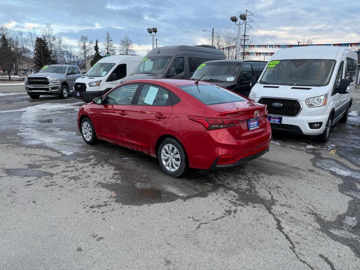 2021 RED HYUNDAI ACCENT SE SE (3KPC24A62ME) with an 1.6L engine, Automatic transmission, located at 929 East 8th Ave, Anchorage, AK, 99501, (907) 274-2277, 61.214783, -149.866074 - Photo#2