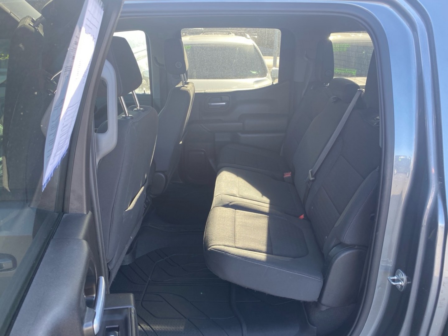 2021 GRAY CHEVROLET SILVERADO 1500 LT (3GCUYDED3MG) with an 5.3L engine, Automatic transmission, located at 929 East 8th Ave, Anchorage, AK, 99501, (907) 274-2277, 61.214783, -149.866074- Photo#3
