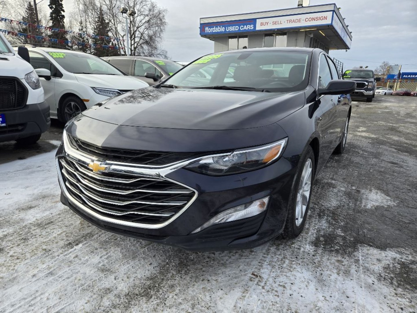 2022 GRAY CHEVROLET MALIBU LT LT (1G1ZD5ST2NF) with an 1.5L engine, Continuously Variable transmission, located at 929 East 8th Ave, Anchorage, AK, 99501, (907) 274-2277, 61.214783, -149.866074- Photo#0
