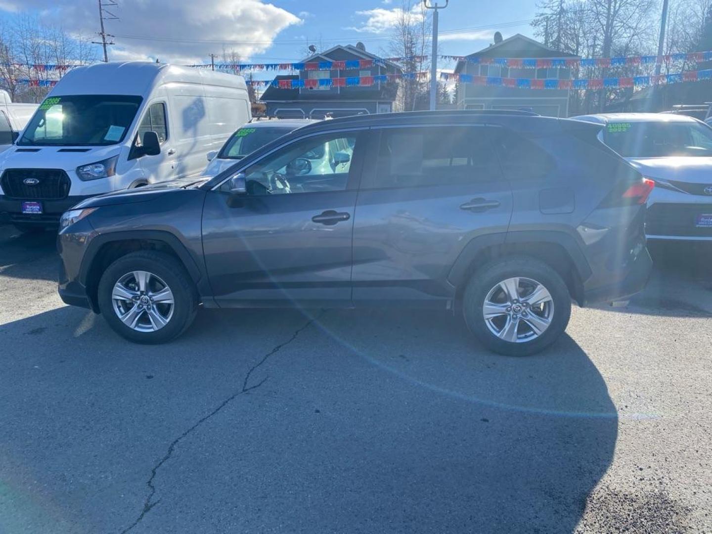 2022 GRAY TOYOTA RAV4 XLE XLE (2T3P1RFV9NW) with an 2.5L engine, Automatic transmission, located at 929 East 8th Ave, Anchorage, AK, 99501, (907) 274-2277, 61.214783, -149.866074 - Photo#1