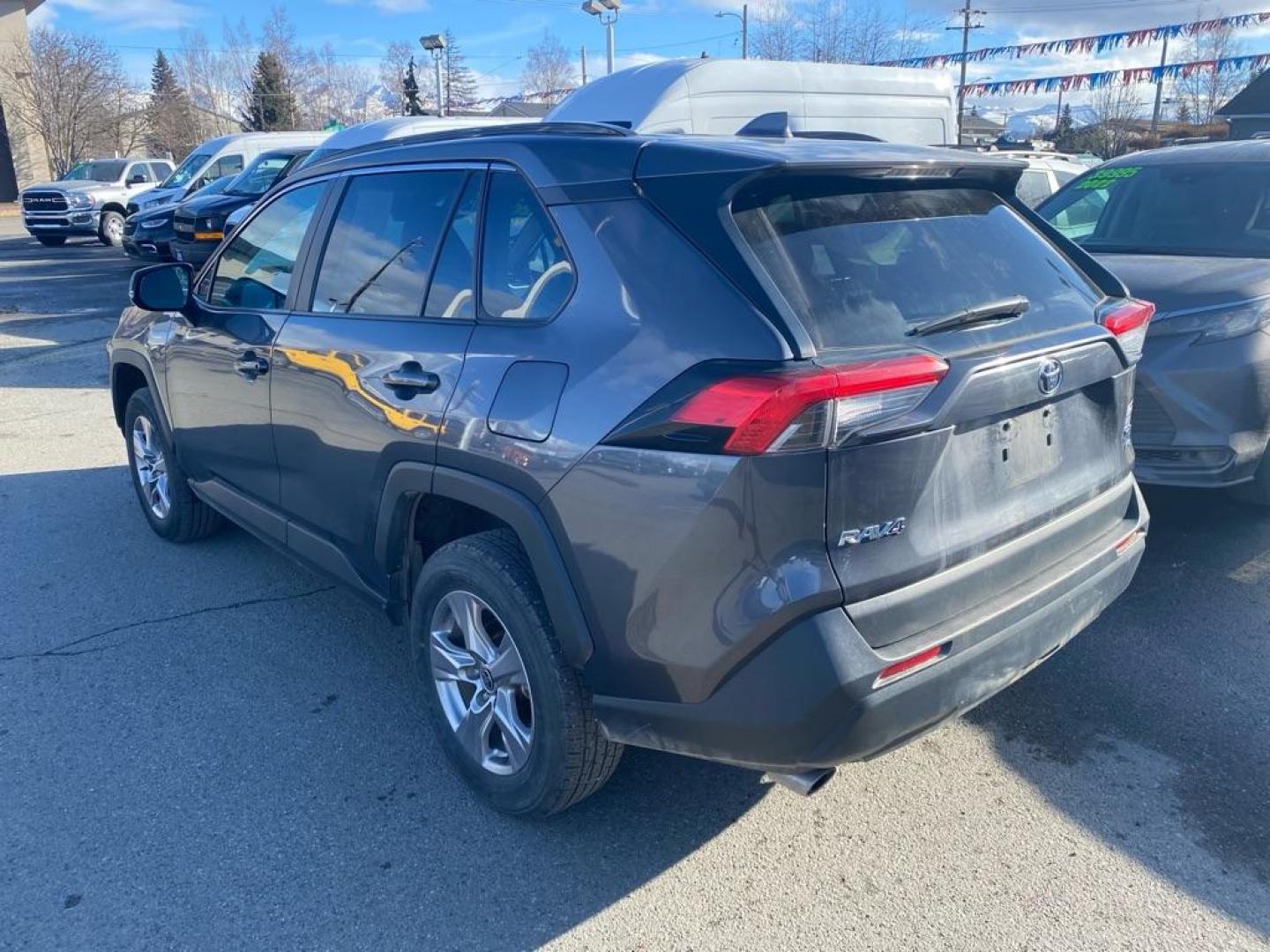 2022 GRAY TOYOTA RAV4 XLE XLE (2T3P1RFV9NW) with an 2.5L engine, Automatic transmission, located at 929 East 8th Ave, Anchorage, AK, 99501, (907) 274-2277, 61.214783, -149.866074 - Photo#2