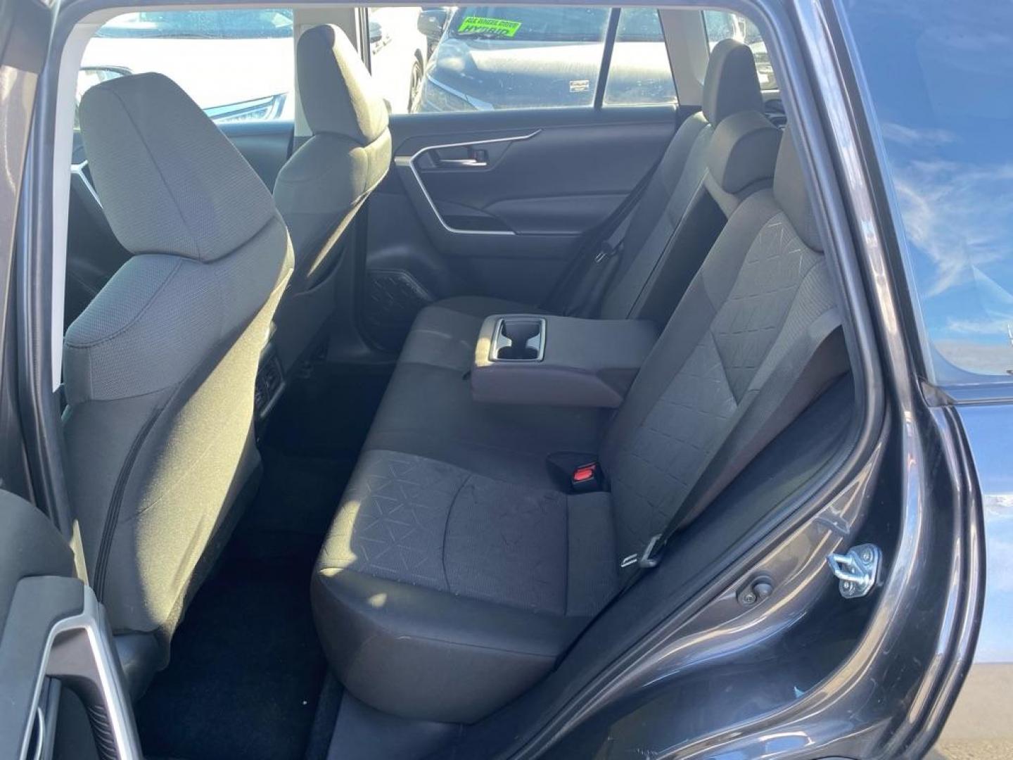 2022 GRAY TOYOTA RAV4 XLE XLE (2T3P1RFV9NW) with an 2.5L engine, Automatic transmission, located at 929 East 8th Ave, Anchorage, AK, 99501, (907) 274-2277, 61.214783, -149.866074 - Photo#3