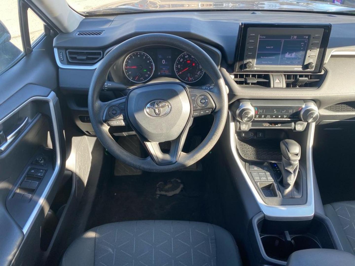 2022 GRAY TOYOTA RAV4 XLE XLE (2T3P1RFV9NW) with an 2.5L engine, Automatic transmission, located at 929 East 8th Ave, Anchorage, AK, 99501, (907) 274-2277, 61.214783, -149.866074 - Photo#4