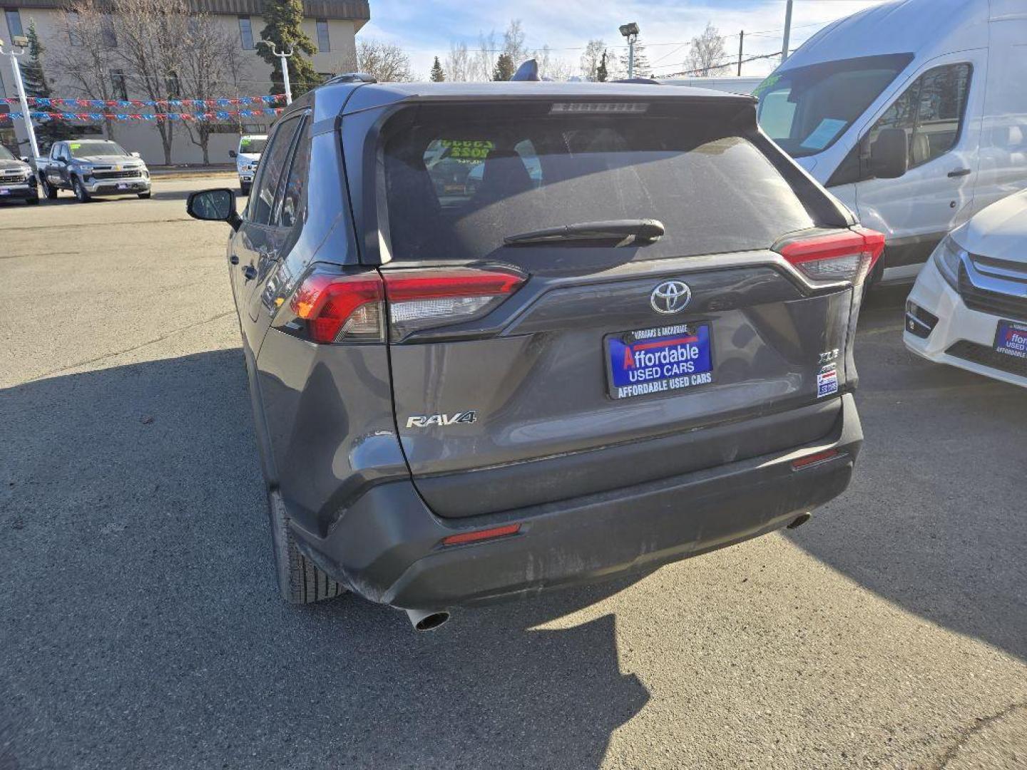 2022 GRAY TOYOTA RAV4 XLE XLE (2T3P1RFV1NW) with an 2.5L engine, Automatic transmission, located at 929 East 8th Ave, Anchorage, AK, 99501, (907) 274-2277, 61.214783, -149.866074 - Photo#2