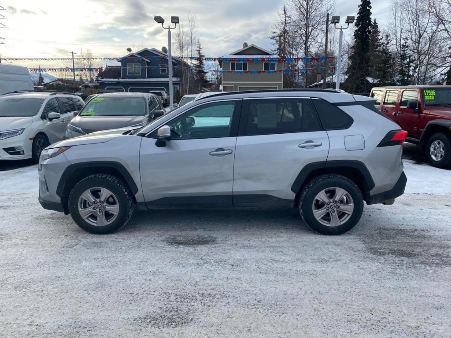 2022 SILVER TOYOTA RAV4 XLE XLE (2T3P1RFV2NW) with an 2.5L engine, Automatic transmission, located at 929 East 8th Ave, Anchorage, AK, 99501, (907) 274-2277, 61.214783, -149.866074 - Photo#1