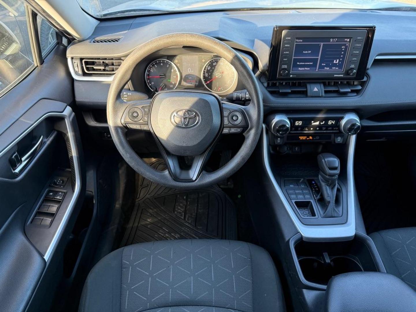 2022 SILVER TOYOTA RAV4 XLE XLE (2T3P1RFV2NW) with an 2.5L engine, Automatic transmission, located at 929 East 8th Ave, Anchorage, AK, 99501, (907) 274-2277, 61.214783, -149.866074 - Photo#4
