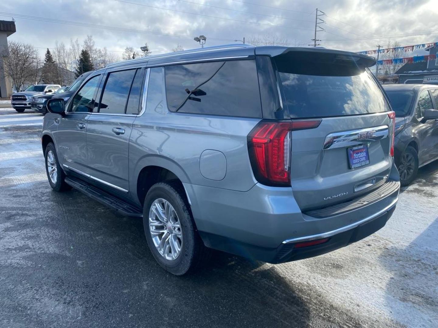 2023 GRAY GMC YUKON XL 1500 SLT (1GKS2GKD7PR) with an 5.3L engine, Automatic transmission, located at 929 East 8th Ave, Anchorage, AK, 99501, (907) 274-2277, 61.214783, -149.866074 - Photo#2