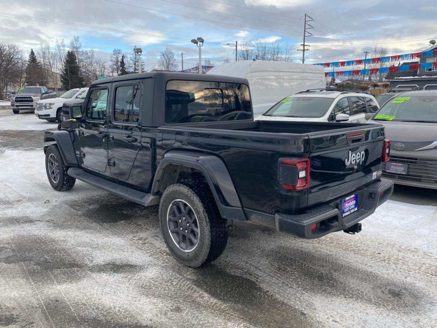 2022 BLACK JEEP GLADIATOR GOVE OVERLAND (1C6HJTFG0NL) with an 3.6L engine, Automatic transmission, located at 929 East 8th Ave, Anchorage, AK, 99501, (907) 274-2277, 61.214783, -149.866074 - Photo#2